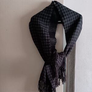 Goodiellow & CO Scarf Grey And Black Color New With No Tags.